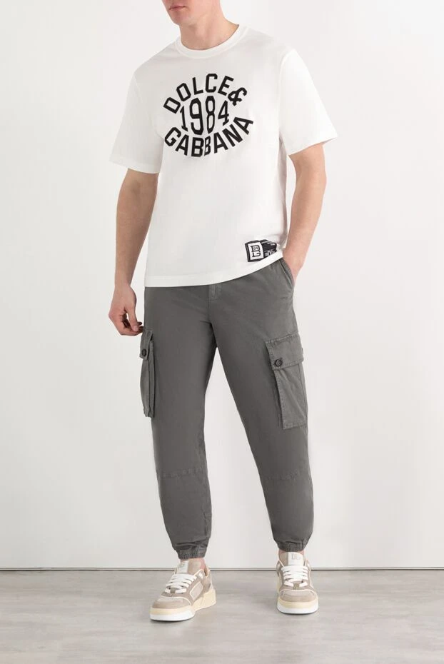 Dolce & Gabbana футболка белого цвета с крупным контрастным принтом 1984 мужская 185946 - фото 3