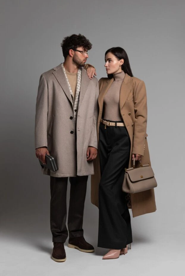 Women's coat made of wool and cashmere, double-breasted - photo 2