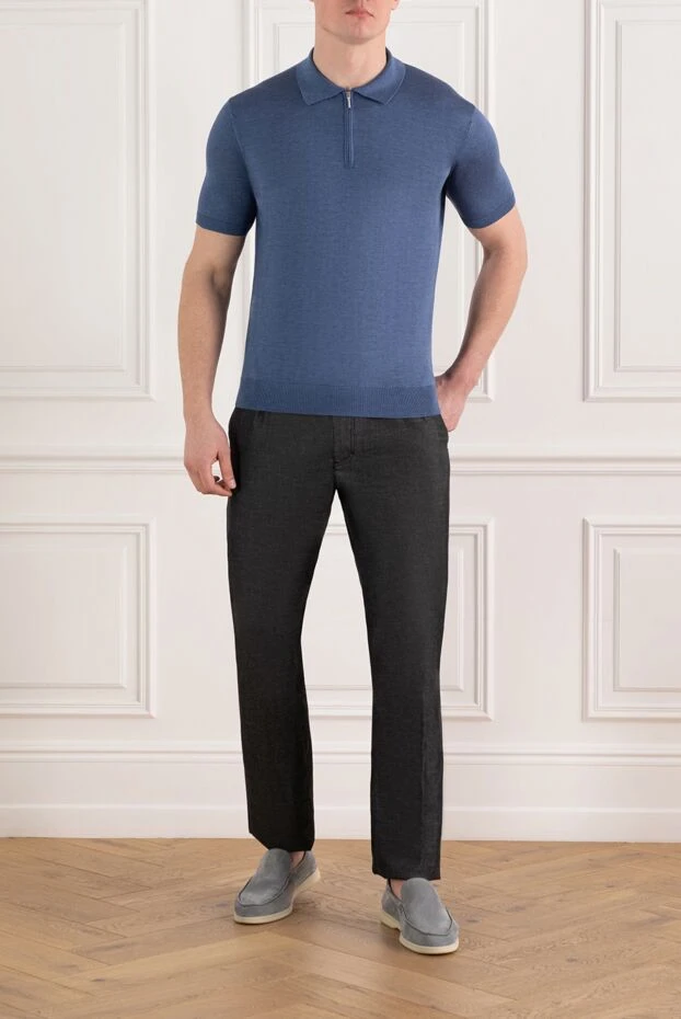 Қарапайым жағасы және найзағайы бар қою көк түсті поло жейде.
- фото 2