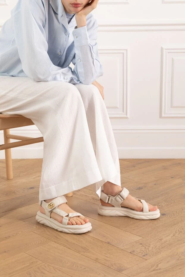 Women's beige leather sandals - photo 2