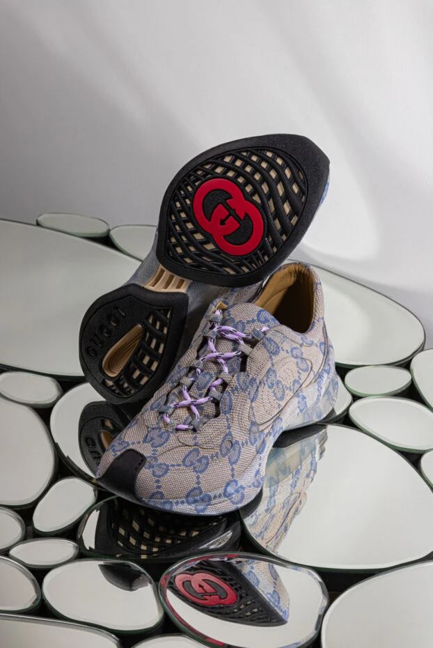 Gucci кожаные кроссовки с монограммой gg run женские голубые 186288 - фото 3