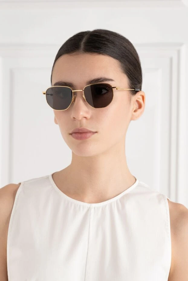 Bottega Veneta women's sunglasses golden with black lenses 186312 - photo 3