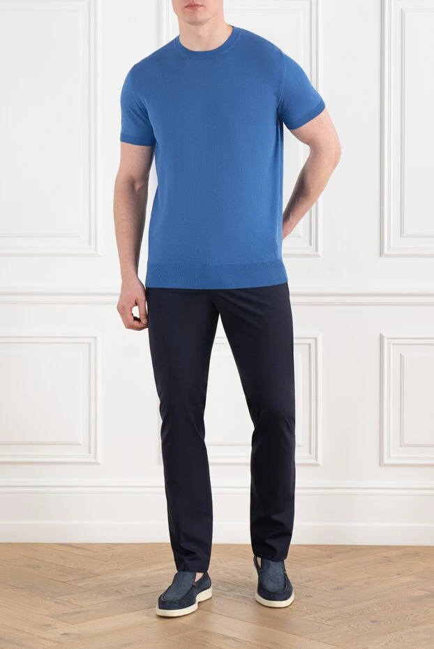 Cesare di Napoli жұмсақ материалдан тігілген, етегіне ұқыпты серпімді жолағы бар көк түсті футболка.
 186434 - фото 2