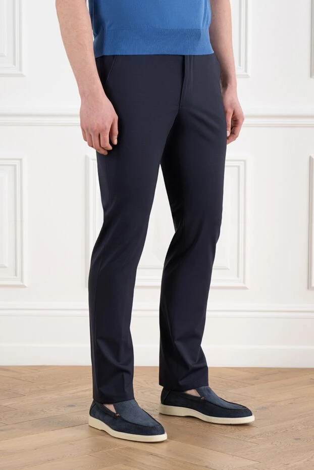 Cesare di Napoli жұмсақ материалдан тігілген, етегіне ұқыпты серпімді жолағы бар көк түсті футболка.
 186434 - фото 3