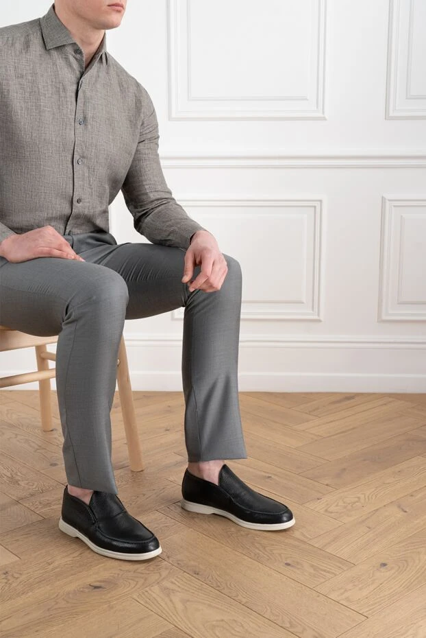Corneliani men's black grained leather loafers with a contrasting sole 186573 - photo 2