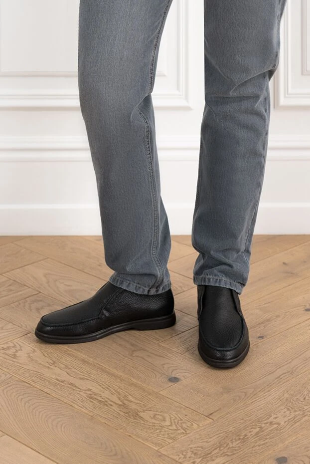 Corneliani men's black loafers made of grain leather 186574 - photo 2