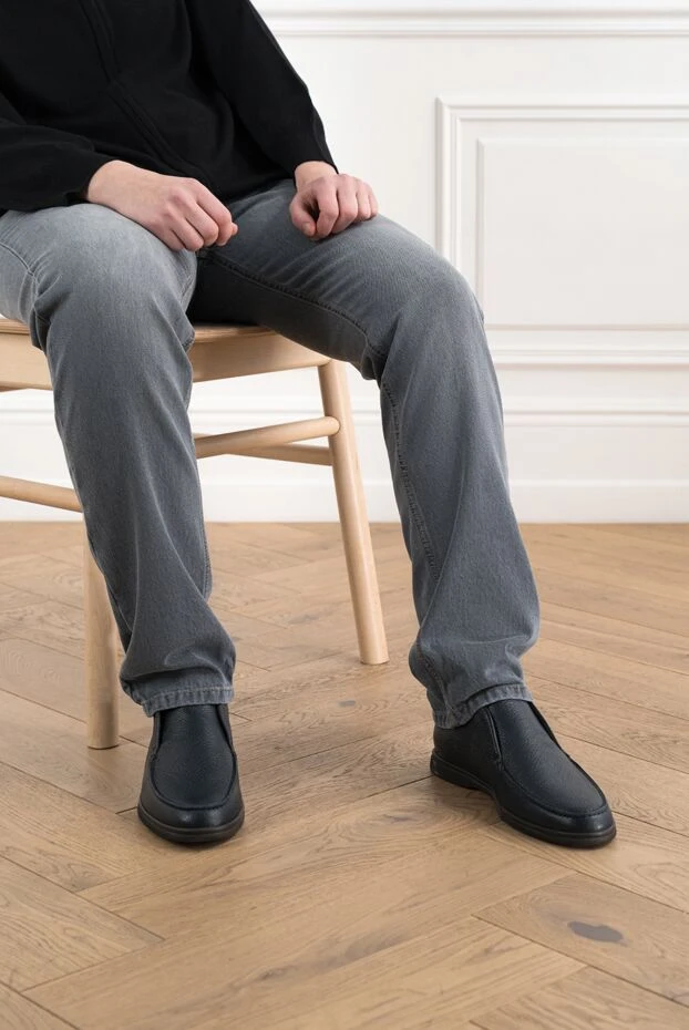 Corneliani men's blue loafers made of grain leather 186575 - photo 2