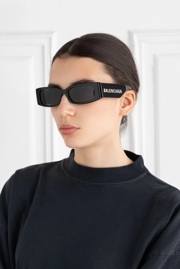 Balenciaga солнцезащитные очки с логотипом женские черные 186999 - фото 2