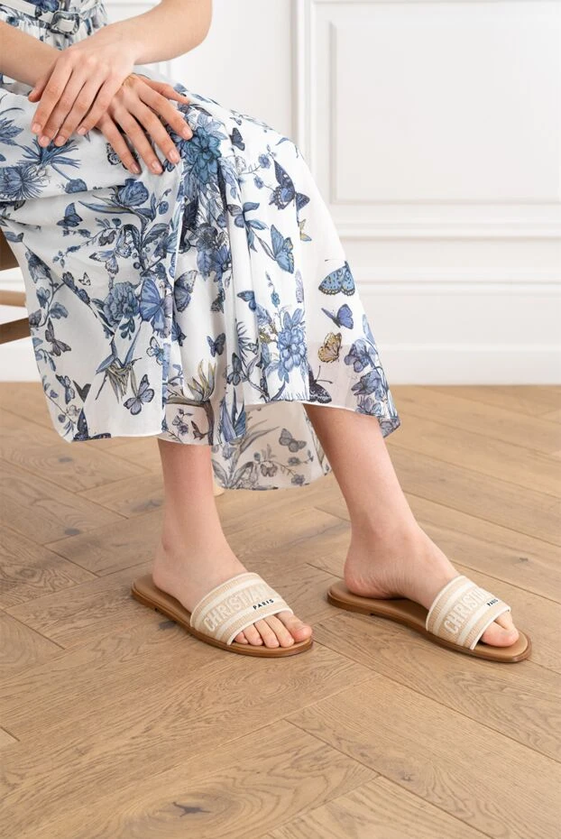 Dior сандалии на плоской подошве из текстиля бежевые 187024 - фото 3