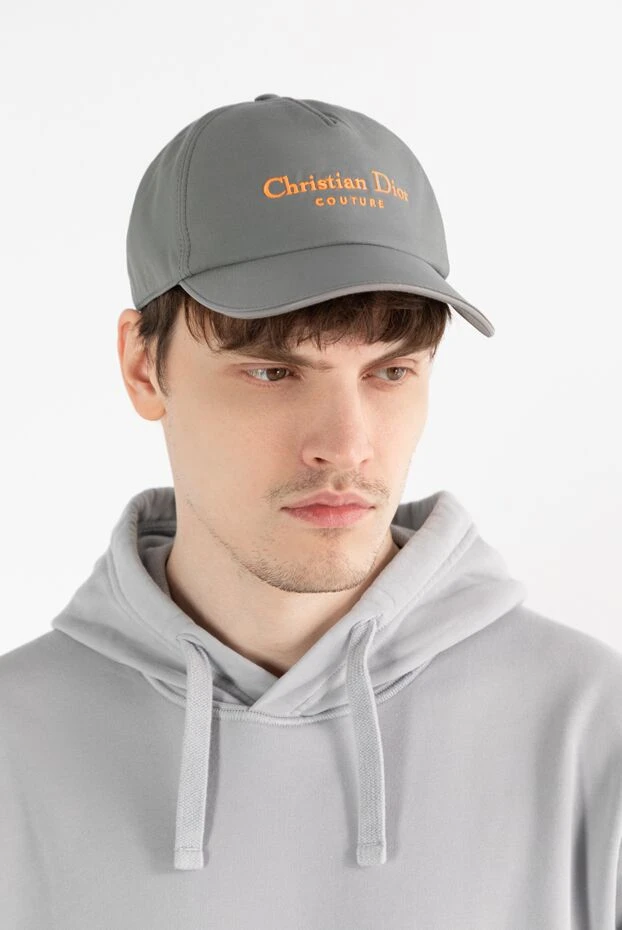 Dior ерлерге арналған сұр түсті dior homme логотипімен кестеленген бейсбол қалпағы 187076 - фото 2
