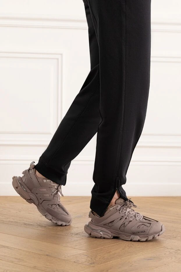 Balenciaga женские кроссовки track sneaker бежевого цвета с логотипом
 187142 - фото 2