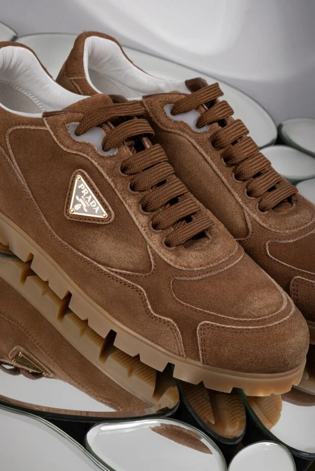 Prada кроссовки из коричневой замши и телячьей кожи женские 187339 - фото 2