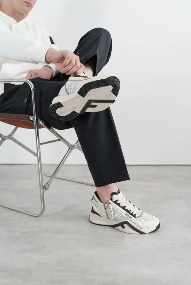 Fendi кроссовки flow белого цвета с черными вставками мужские 187362 - фото 2