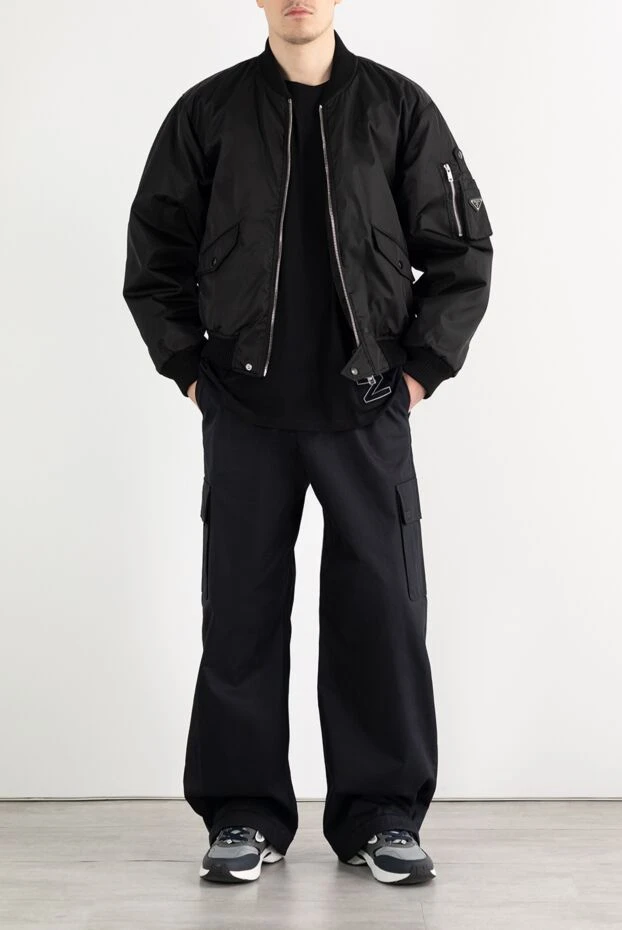 Prada куртка-бомбер черная из нейлона мужская 187398 - фото 2