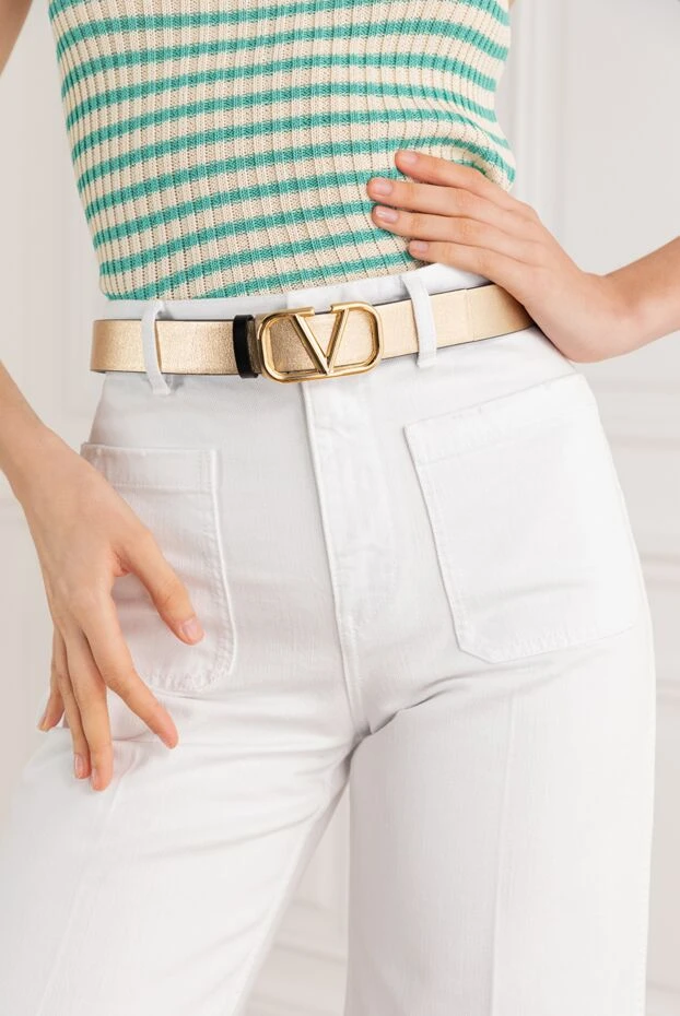 Valentino реверсивный ремень vlogo черного и золотого цвета женский 187443 - фото 2