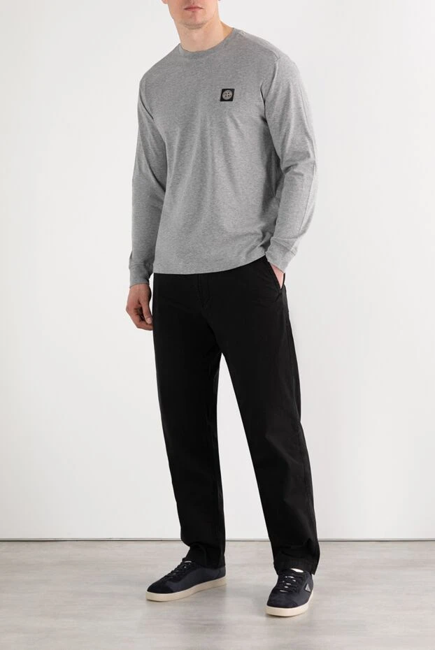 Серый свитшот с круглым вырезом из хлопка и фирменной нашивкой - фото 2