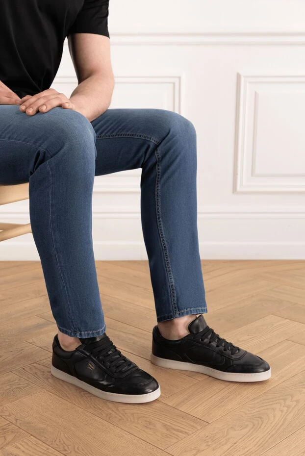 Prada мужские сникеры черные из натуральной кожи с логотипом 187876 - фото 2