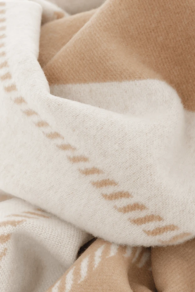 Prada шерстяной шарф с монограммой и логотипом бежевый женский 188161 - фото 3