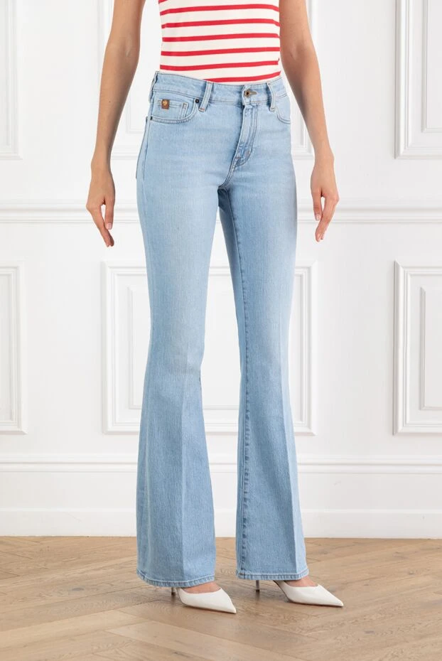 Jacob Cohen женские расклешенные джинсы из хлопка голубого цвета 188225 - фото 3