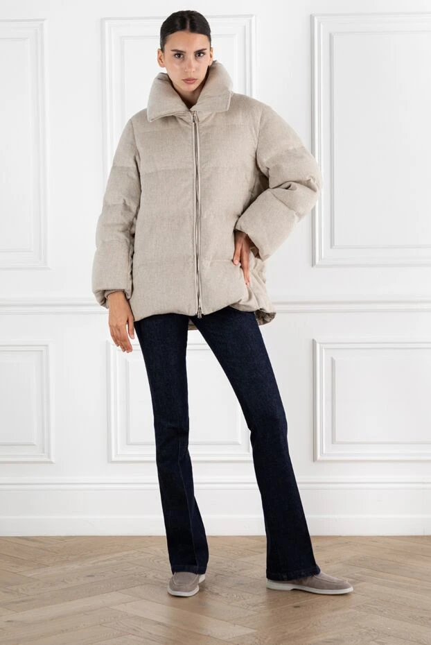 Enrico Mandelli бежевый пуховик из кашемира женский с высоким воротником 188293 - фото 2