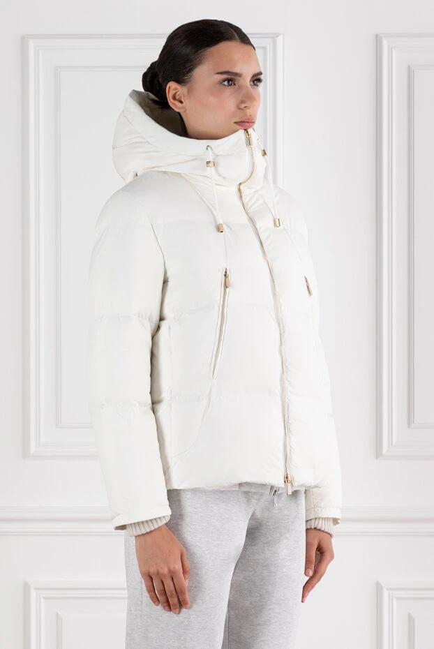 Enrico Mandelli белый легкий пуховик с капюшоном женский 188297 - фото 3