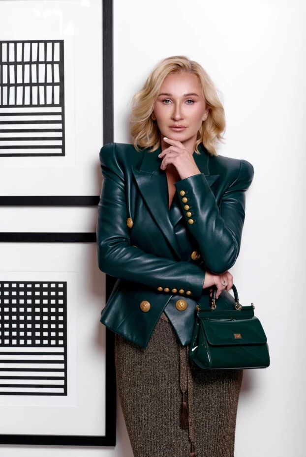 Knitted pencil skirt yellow with slit and logo - photo 2