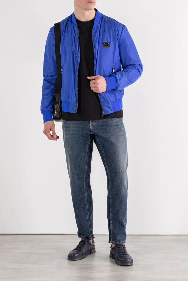 Dolce & Gabbana мужская куртка из нейлона с фирменной пластинкой голубого цвета 189277 - фото 2