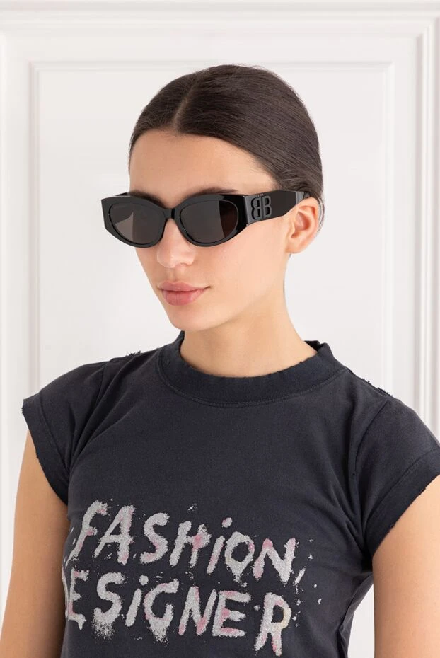 Balenciaga женские черные солнцезащитные очки с широкими дужками bossy round af 189302 - фото 2