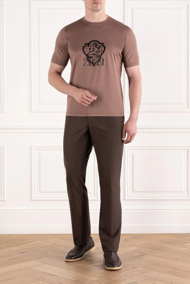 Zilli футболка в оттенке какао с чёрным принтом в стиле герба
 189607 - фото 2