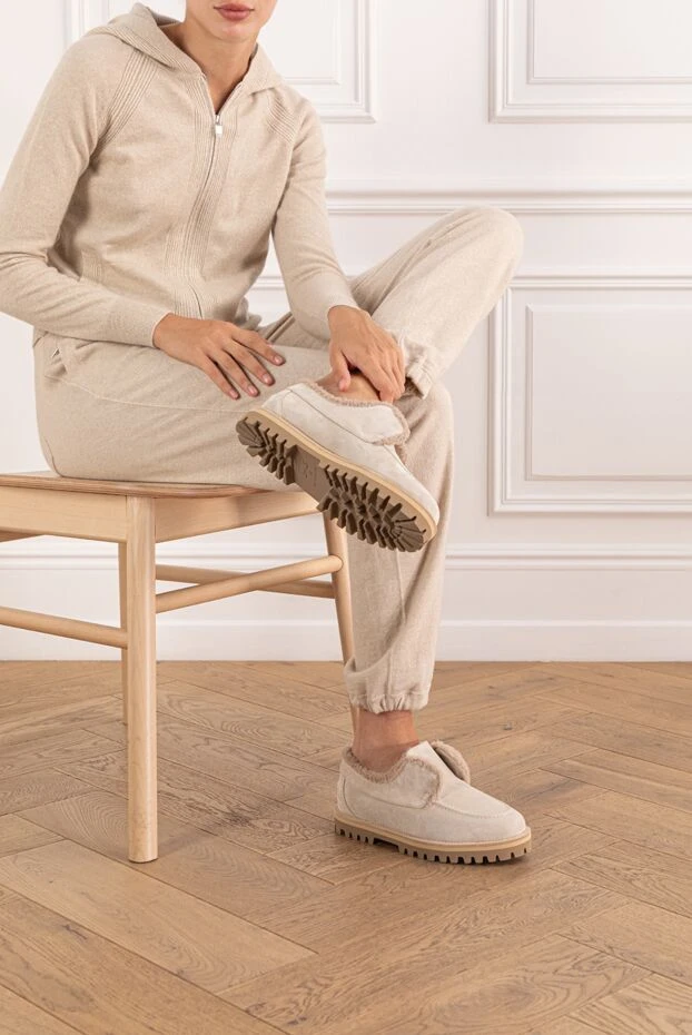 Le Silla бежевые замшевые яхт-лоферы с подкладкой из овчины 189972 - фото 3