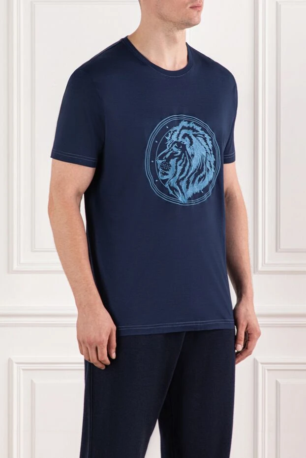 Cesare di Napoli футболка из хлопка в темно-синем цвете с принтом льва в голубых тонах

 190118 - фото 3