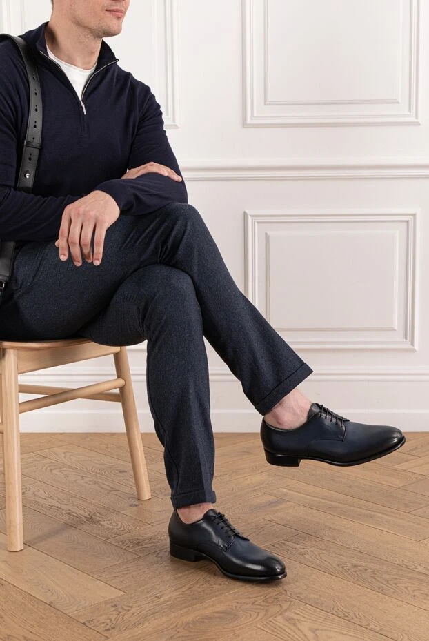 Doucal`s мужские туфли дерби из натуральной кожи в синем цвете 190543 - фото 2