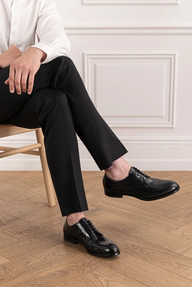 Doucal`s мужские туфли дерби из натуральной кожи в черном цвете 190544 - фото 2