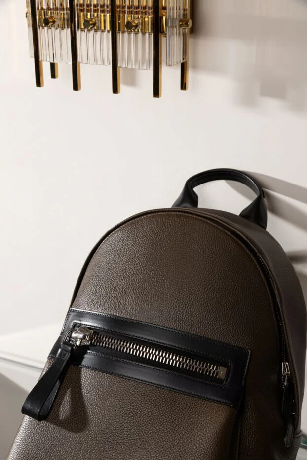 Мужской коричневый рюкзак из зернистой кожи на молнии - фото 2