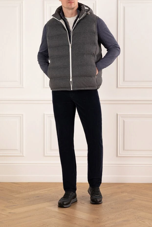 Brunello Cucinelli пуховой жилет в сером цвете с капюшоном и боковыми карманами 190583 - фото 2