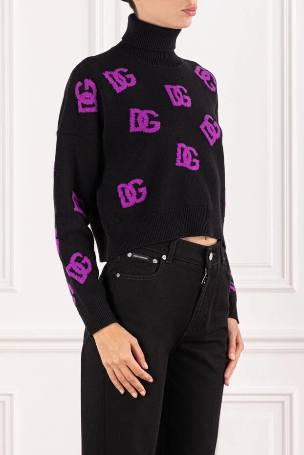 Dolce & Gabbana чёрный вязаный гольф с фиолетовым логотипом dg
 190634 - фото 3