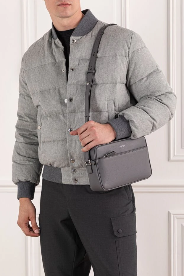 Сумка East West Messenger из кожи серого цвета мужская - фото 2