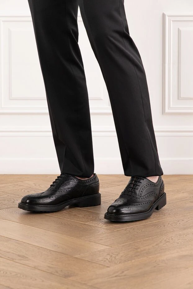 Туфли на шнуровке из кожи в черном цвете - фото 2