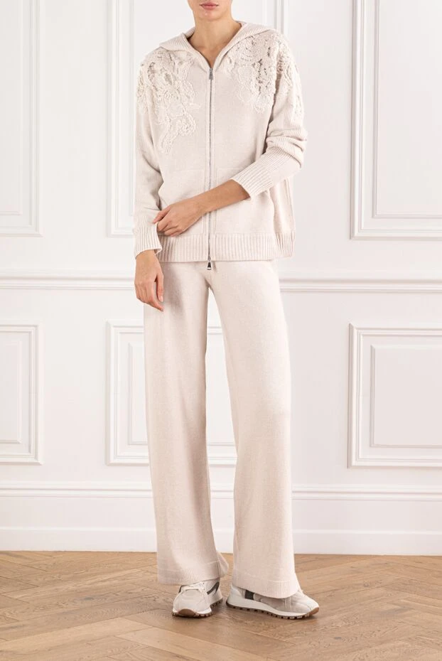 D.Exterior milk-colored walking suit with openwork inserts on the shoulders 191390 - photo 2