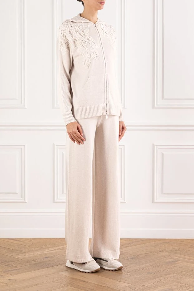 D.Exterior milk-colored walking suit with openwork inserts on the shoulders 191390 - photo 3