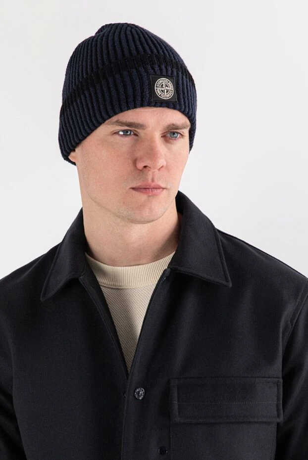 Stone Island рельефная зимняя шапка в темно синей гамме с контрастной патч вставкой 191444 - фото 3