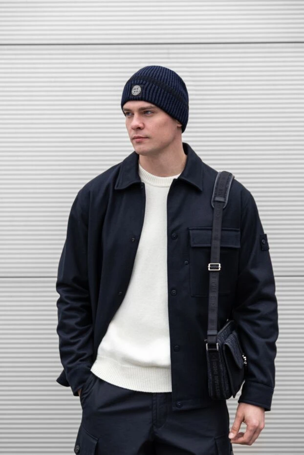 Stone Island рельефная зимняя шапка в темно синей гамме с контрастной патч вставкой 191444 - фото 2