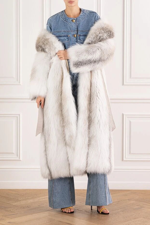 Natural fox fur coat with a voluminous collar - photo 2