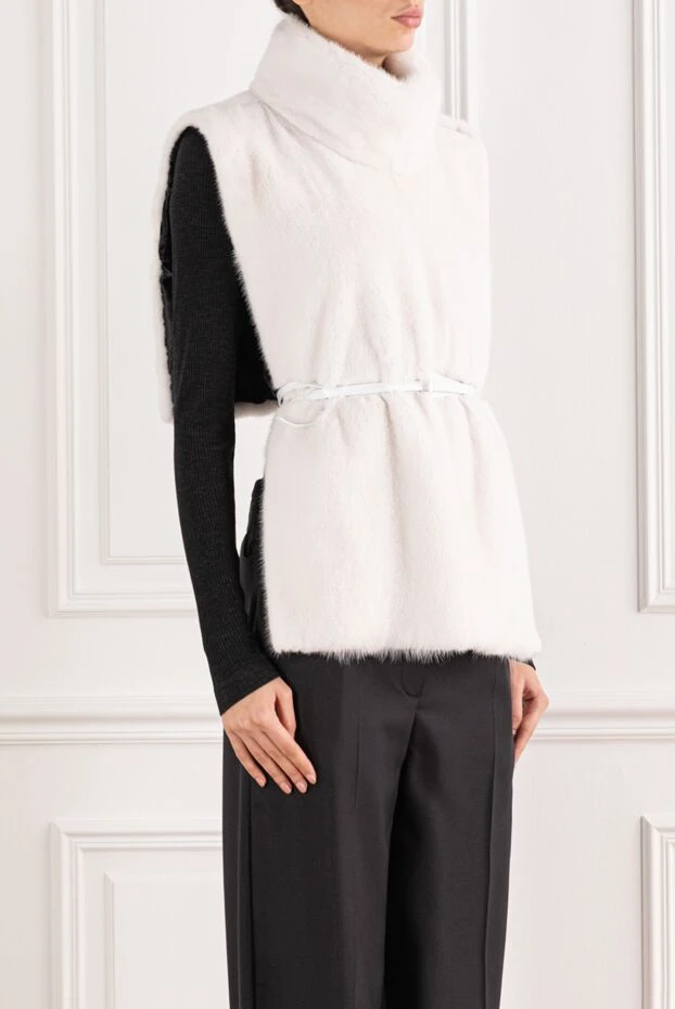FG Furs natural mink fur vest with a stand-up collar, white
 191565 - photo 3
