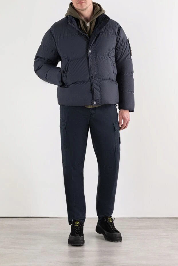 A short down jacket with a minimalist design and a voluminous fit.
- photo 2