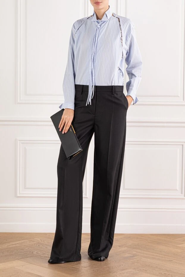 Хлопковая рубашка в нежную голубую полоску с изящными боковыми разрезами - фото 2