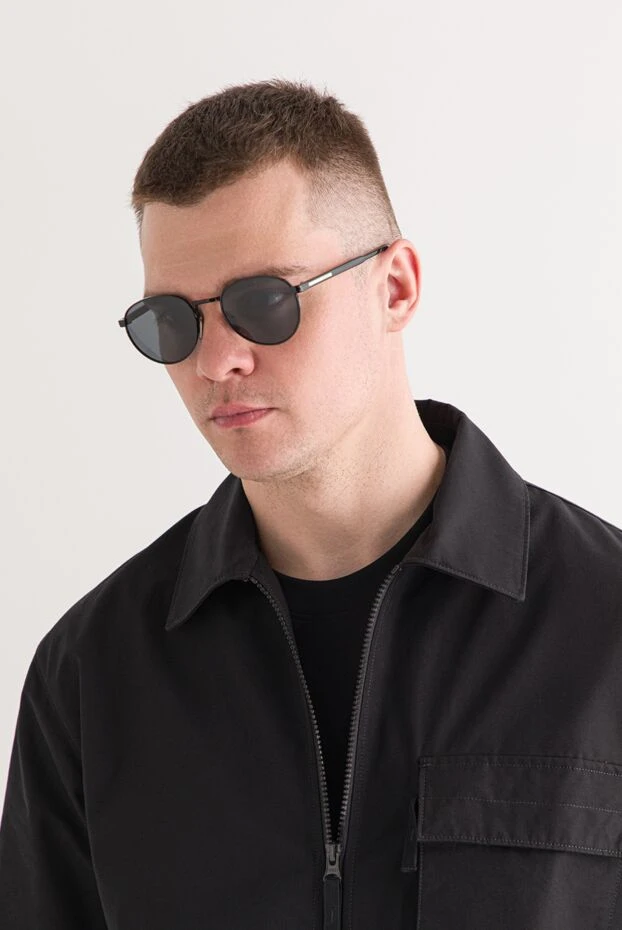 Prada cолнцезащитные очки округлой формы в черном цвете с серыми поляризованными линзами 191651 - фото 2