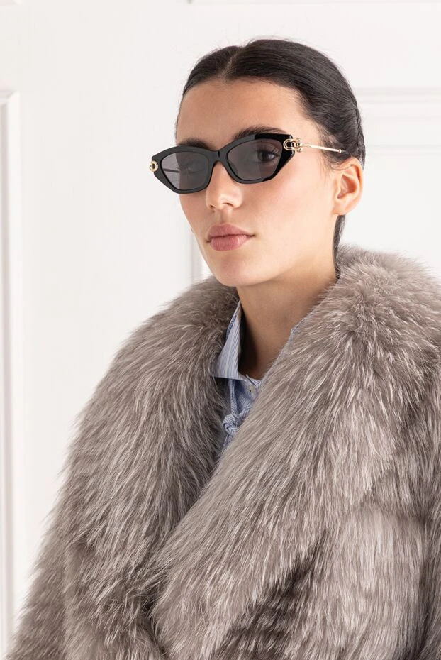 Қара жақтаулары мен алтын храмдары бар әйелдер күннен қорғайтын көзілдірік - фото 2