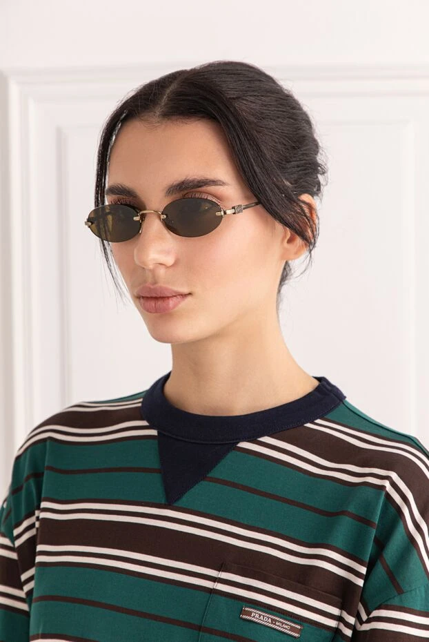 Miu Miu солнцезащитные женские очки овальной формы из золотистого металла с коричневыми линзами 191666 - фото 2