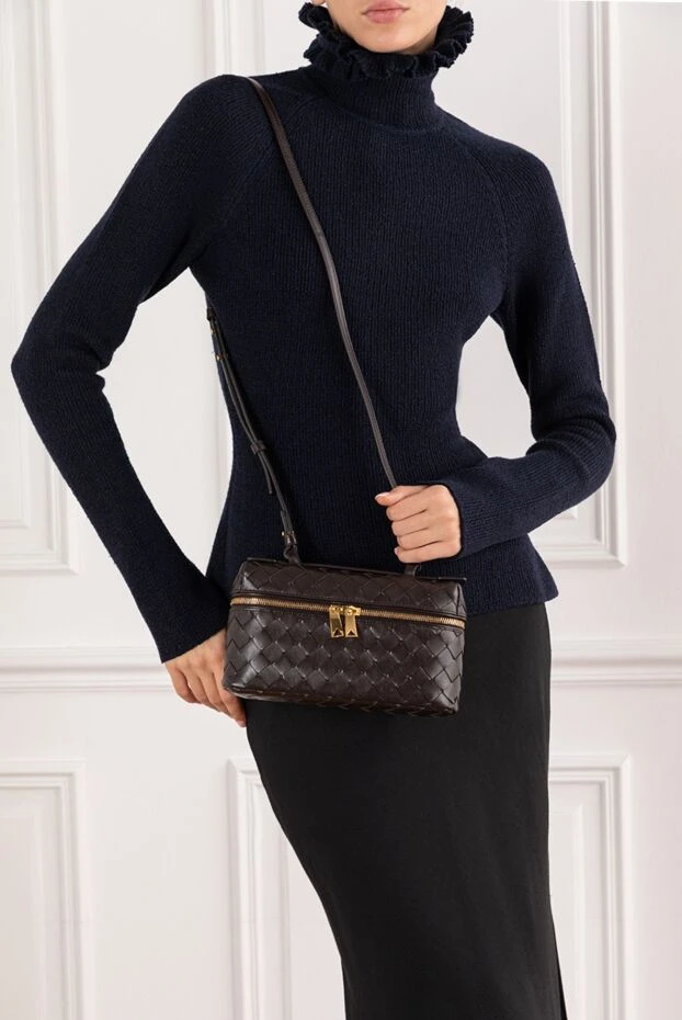 Косметичка Bang Bang из плетеной кожи Intrecciato коричневая
- фото 2